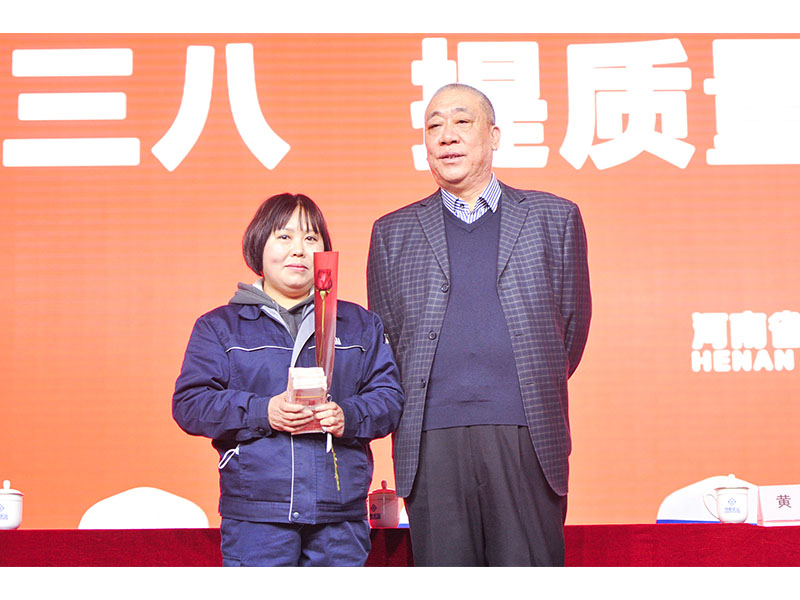 �¾�����ģ�������λ��ϸ�ر��Ľ�����������Ů������Фǰ��